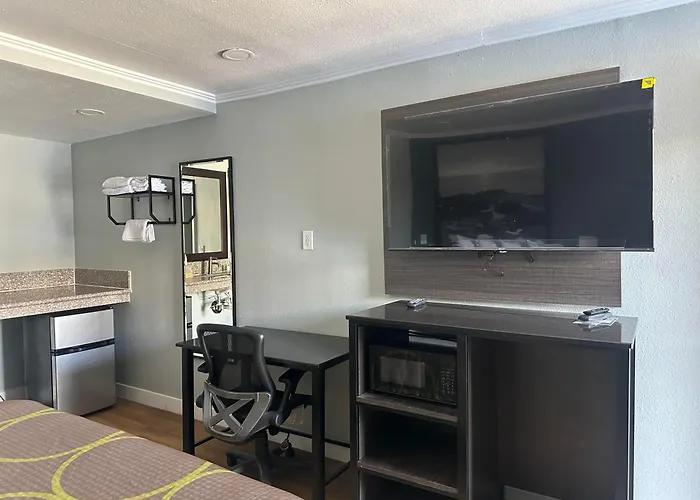 Super 8 By Wyndham Redlands/San Bernardino